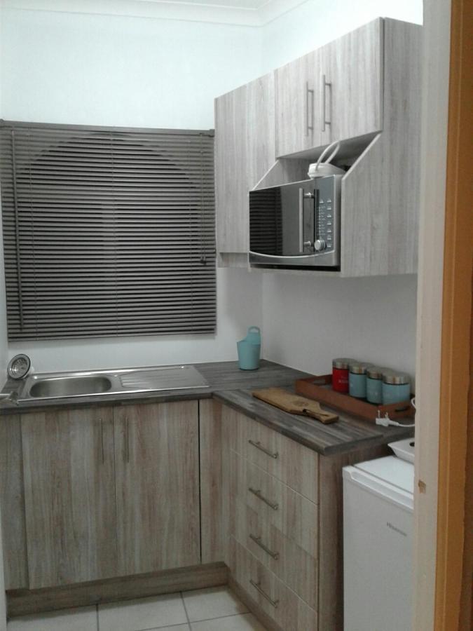Roxy'S Rest Guest House Vanderbijlpark Eksteriør bilde