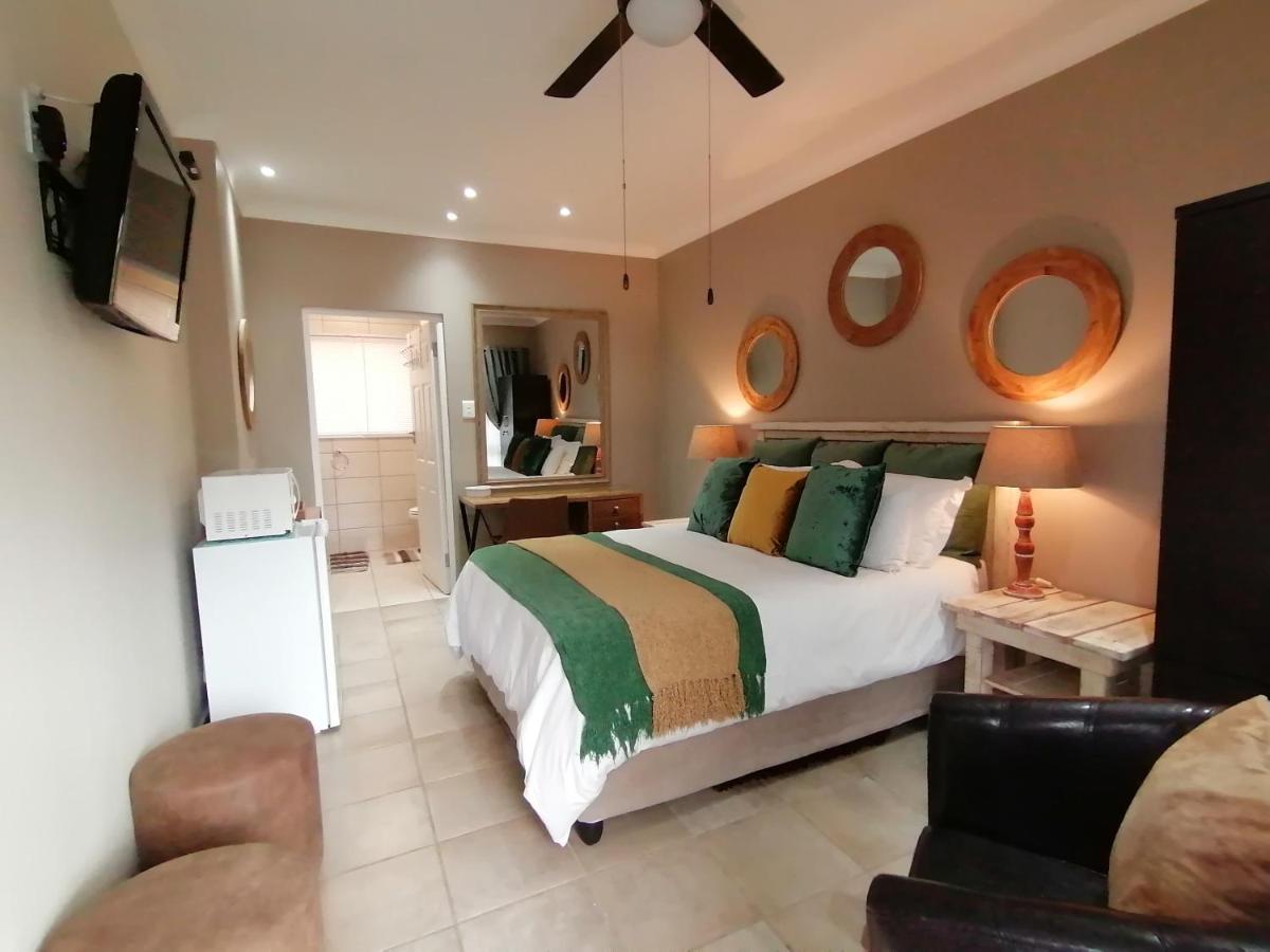 Roxy'S Rest Guest House Vanderbijlpark Eksteriør bilde