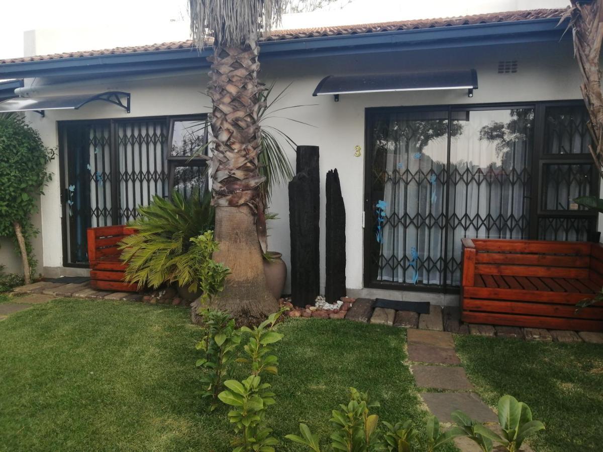 Roxy'S Rest Guest House Vanderbijlpark Eksteriør bilde