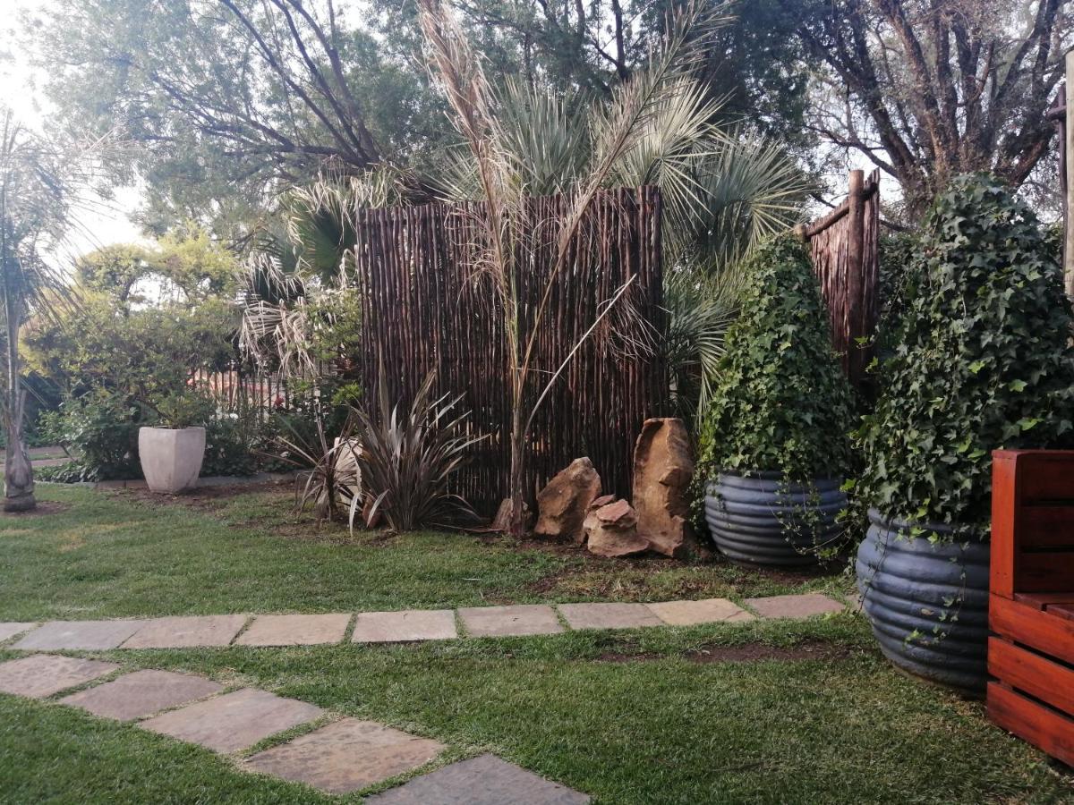 Roxy'S Rest Guest House Vanderbijlpark Eksteriør bilde