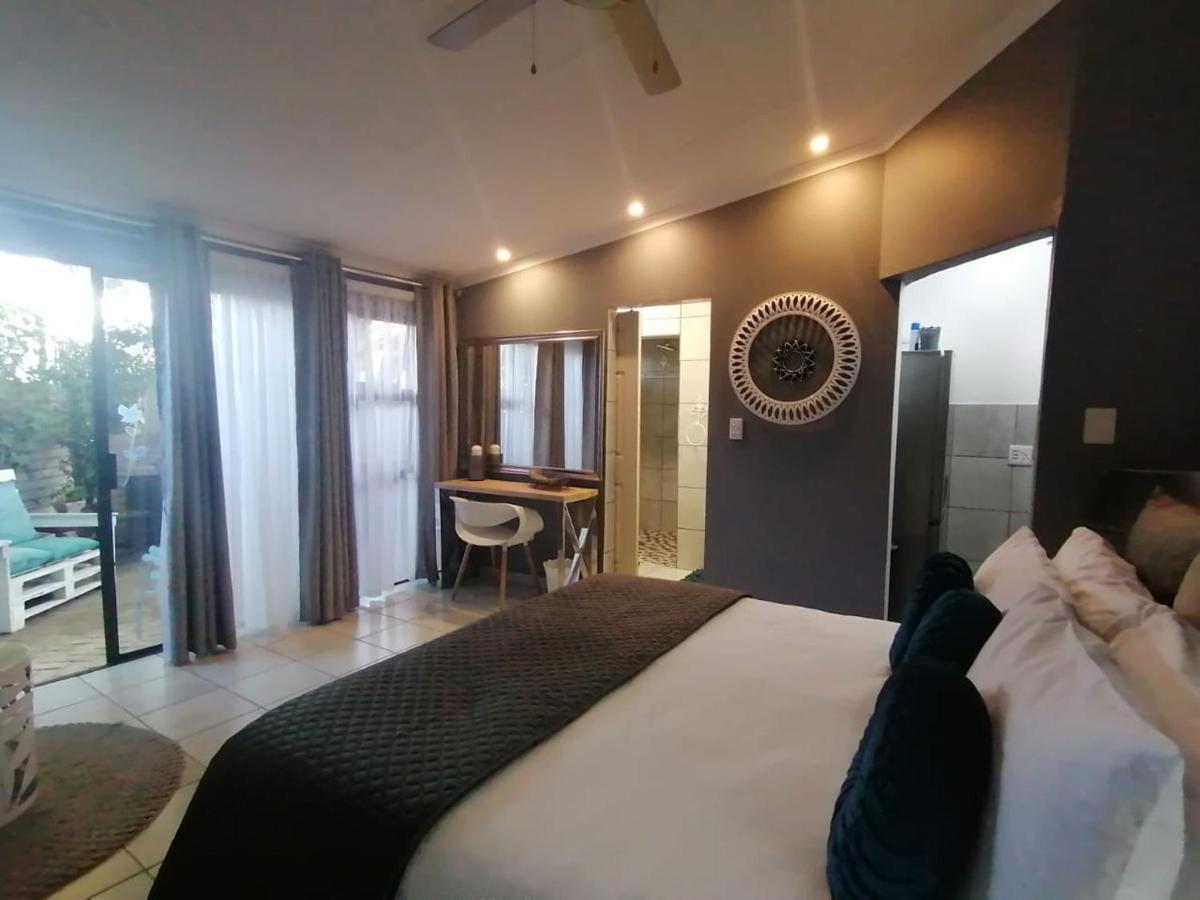 Roxy'S Rest Guest House Vanderbijlpark Eksteriør bilde