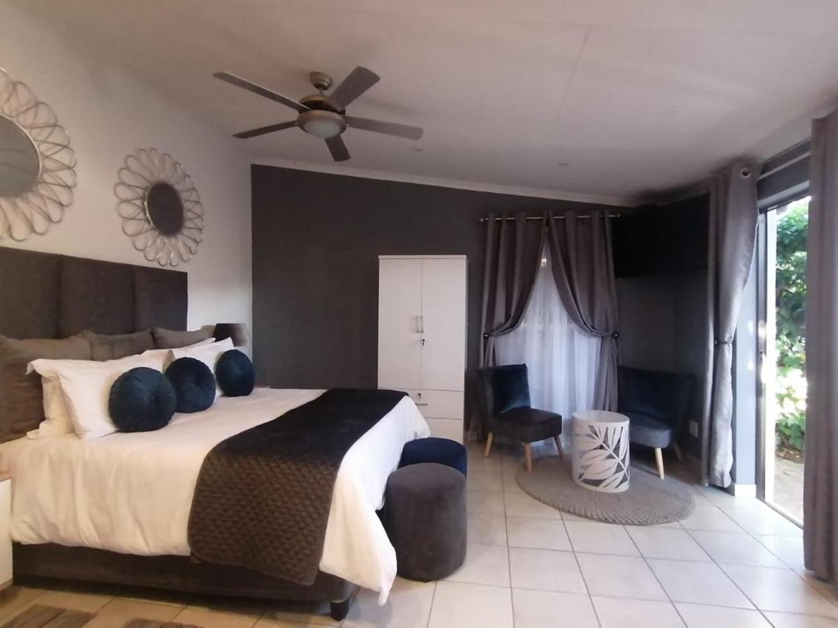 Roxy'S Rest Guest House Vanderbijlpark Eksteriør bilde